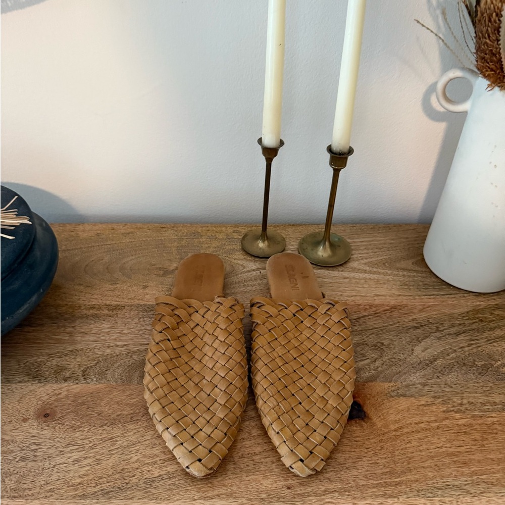St. Agni Paris woven leather flats